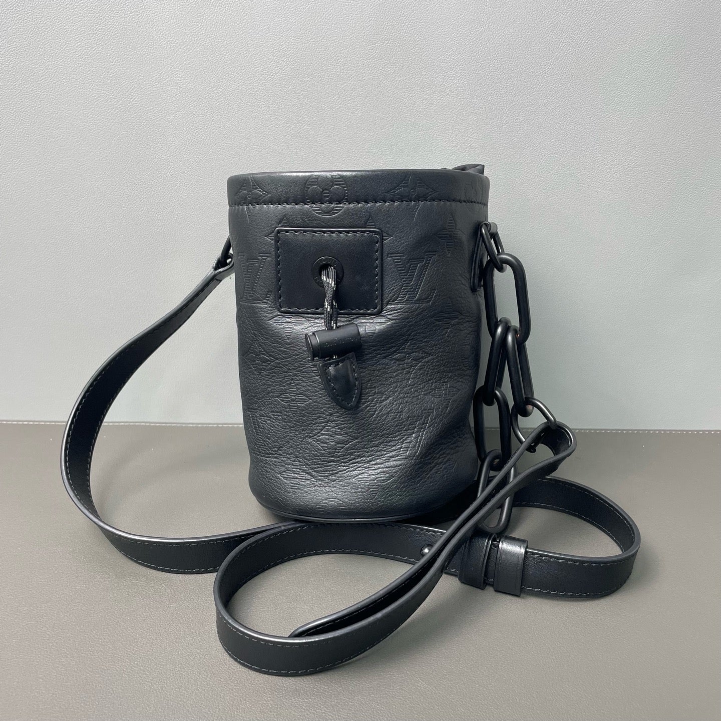 Louis Vuitton - Chalk Nano Bucket Bag - Embossed Monogram Empreinte leather - Black - (mini)