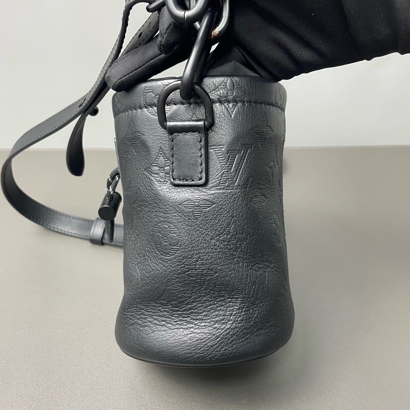 Louis Vuitton - Chalk Nano Bucket Bag - Embossed Monogram Empreinte leather - Black - (mini)