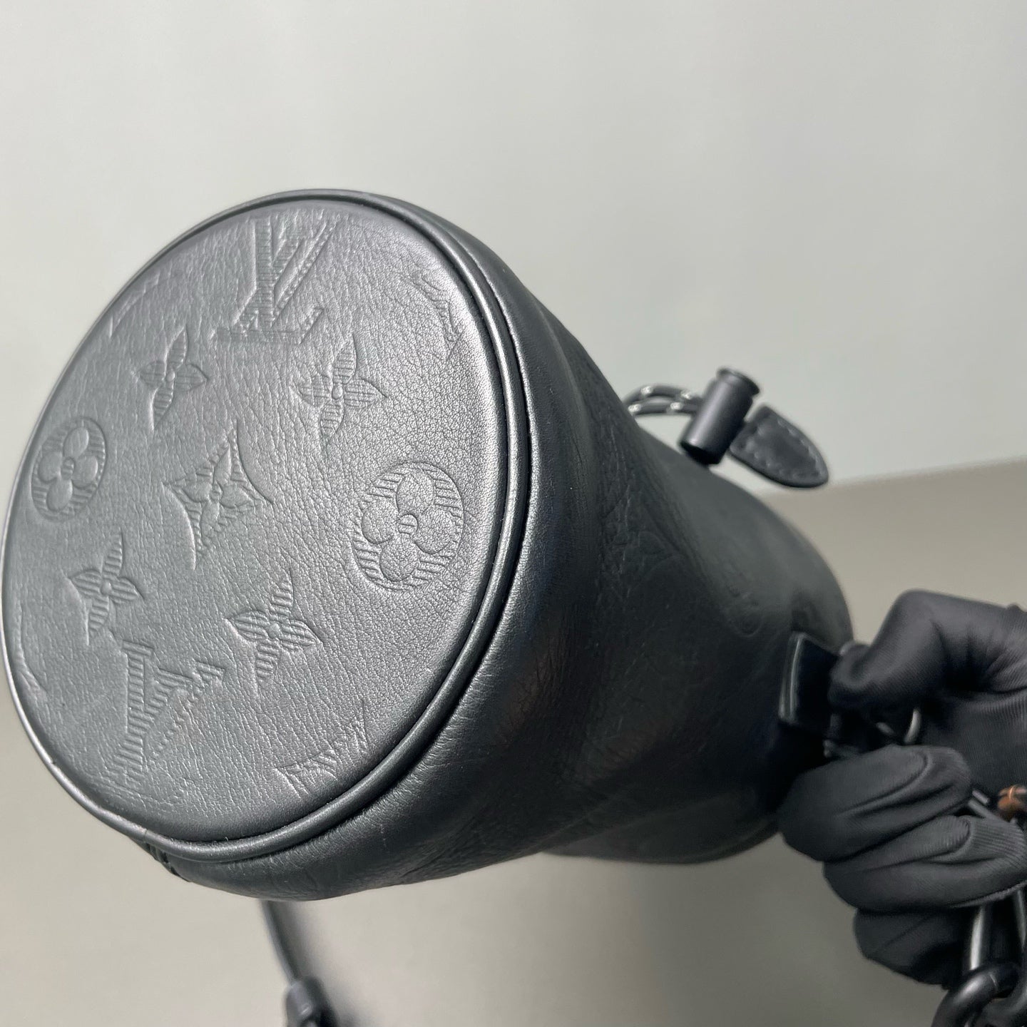 Louis Vuitton - Chalk Nano Bucket Bag - Embossed Monogram Empreinte leather - Black - (mini)
