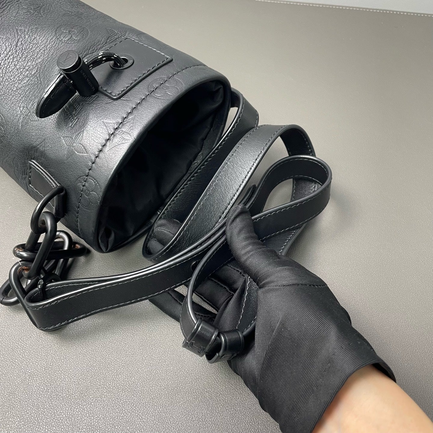 Louis Vuitton - Chalk Nano Bucket Bag - Embossed Monogram Empreinte leather - Black - (mini)