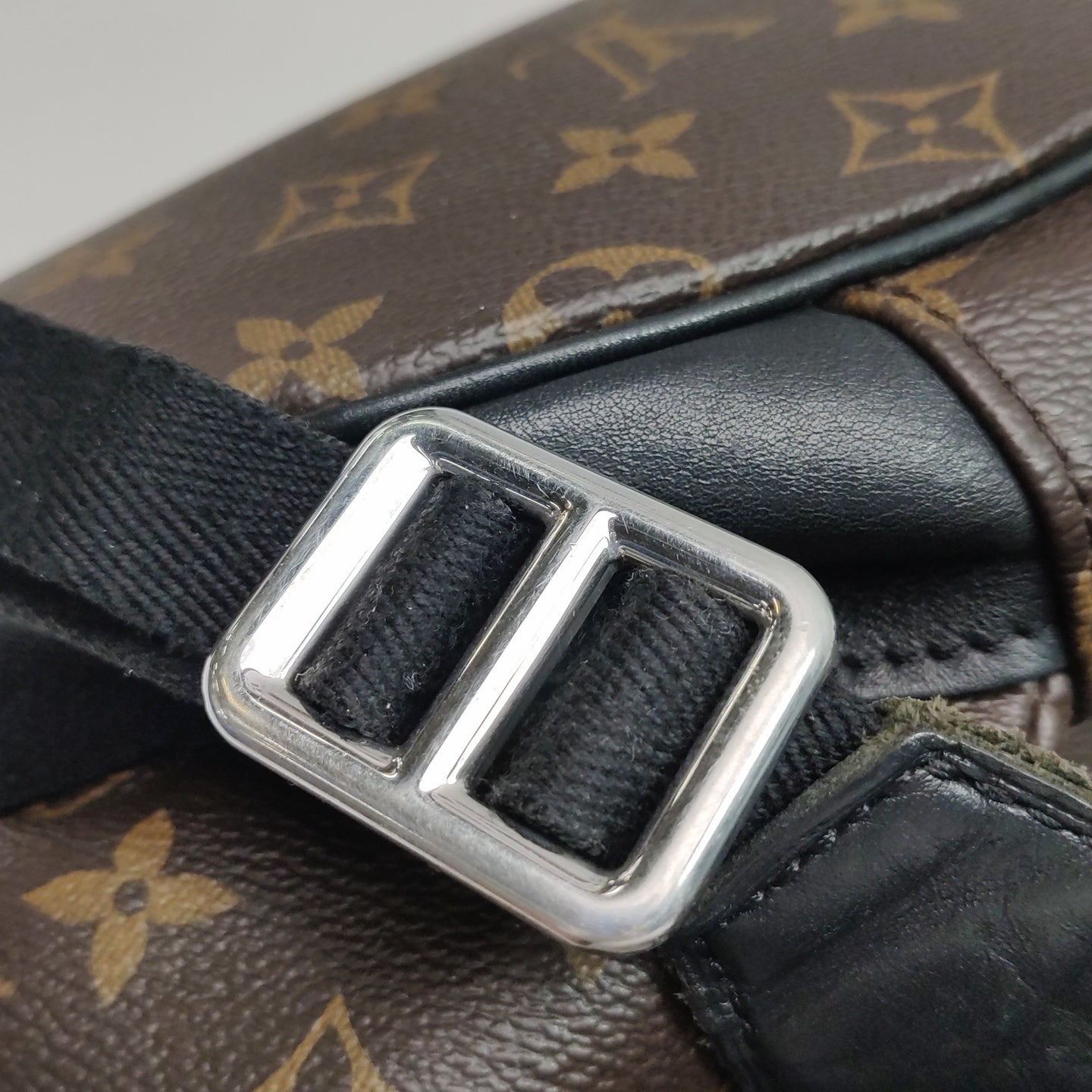 Louis Vuitton - Christopher - Leather - Brown - (medium)