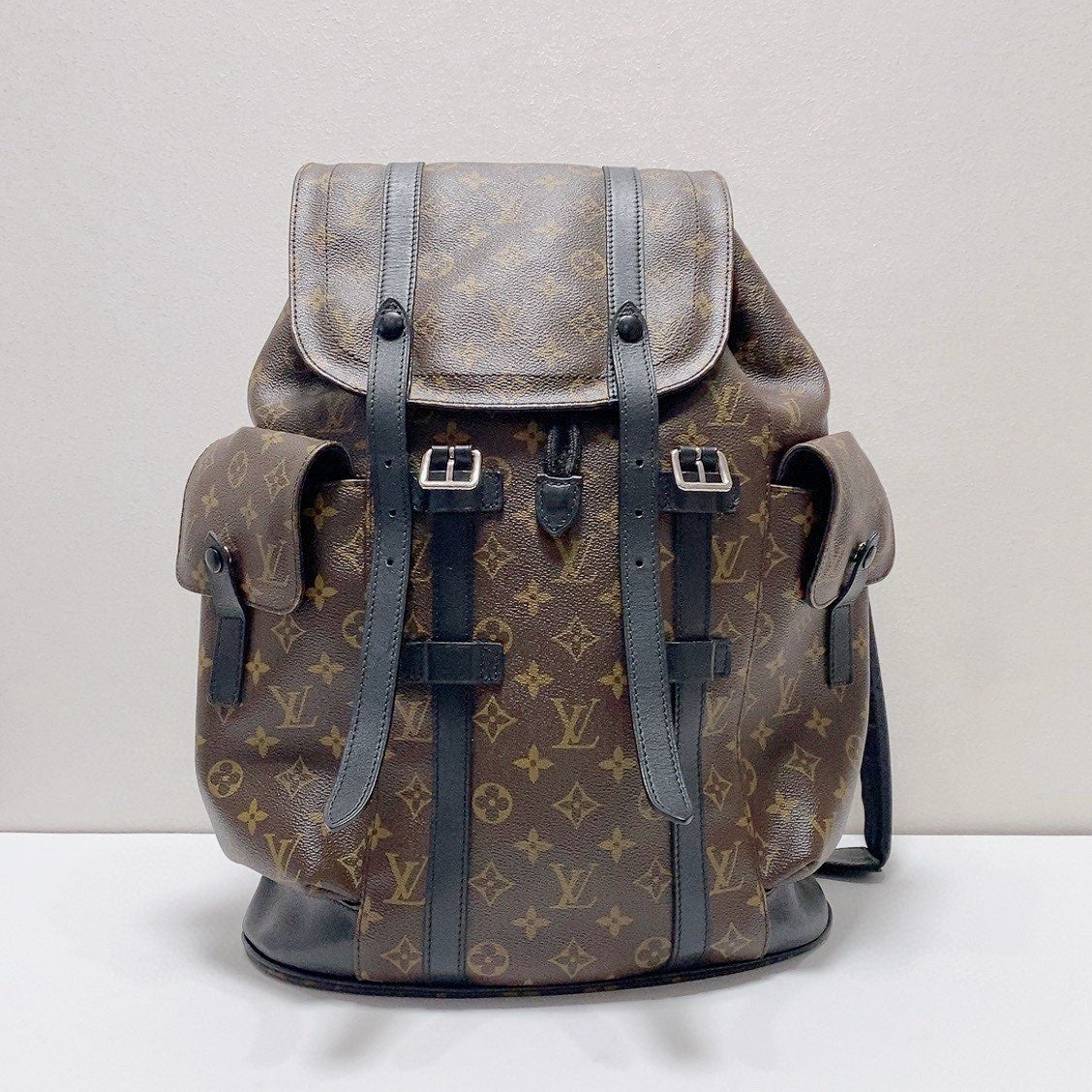 Louis Vuitton - Christopher Monogram Backpack - Monogram coated canvas with black cowhide leather trim - Brown - (Medium)