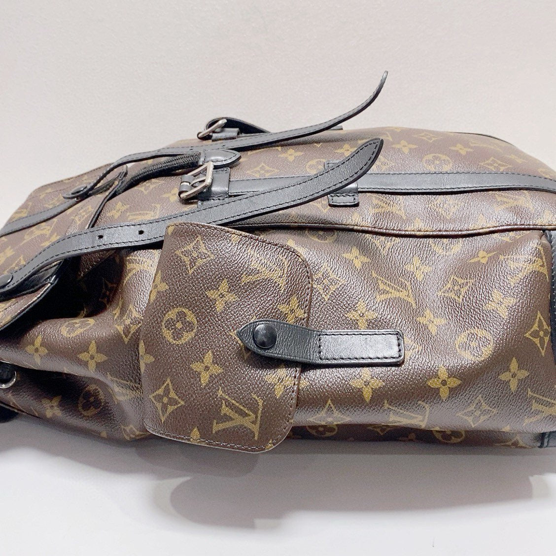 Louis Vuitton - Christopher Monogram Backpack - Monogram coated canvas with black cowhide leather trim - Brown - (Medium)