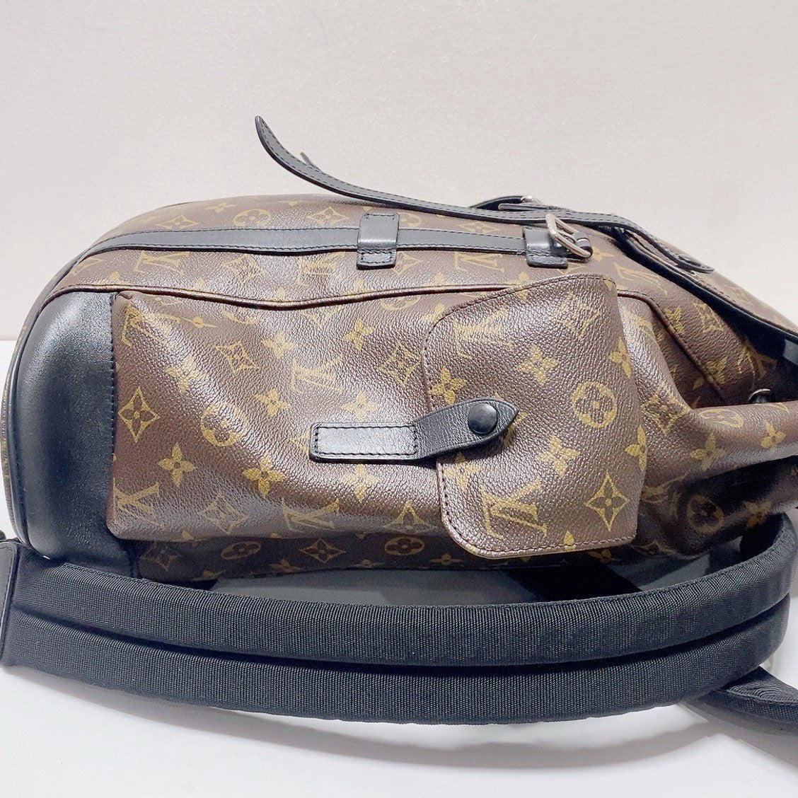 Louis Vuitton - Christopher Monogram Backpack - Monogram coated canvas with black cowhide leather trim - Brown - (Medium)