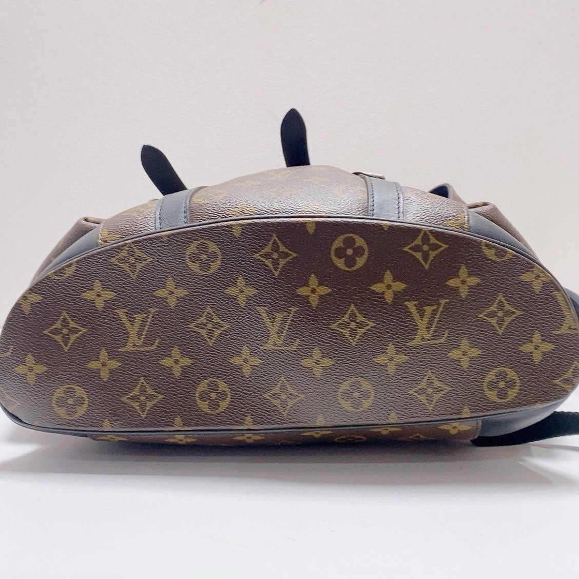 Louis Vuitton - Christopher Monogram Backpack - Monogram coated canvas with black cowhide leather trim - Brown - (Medium)