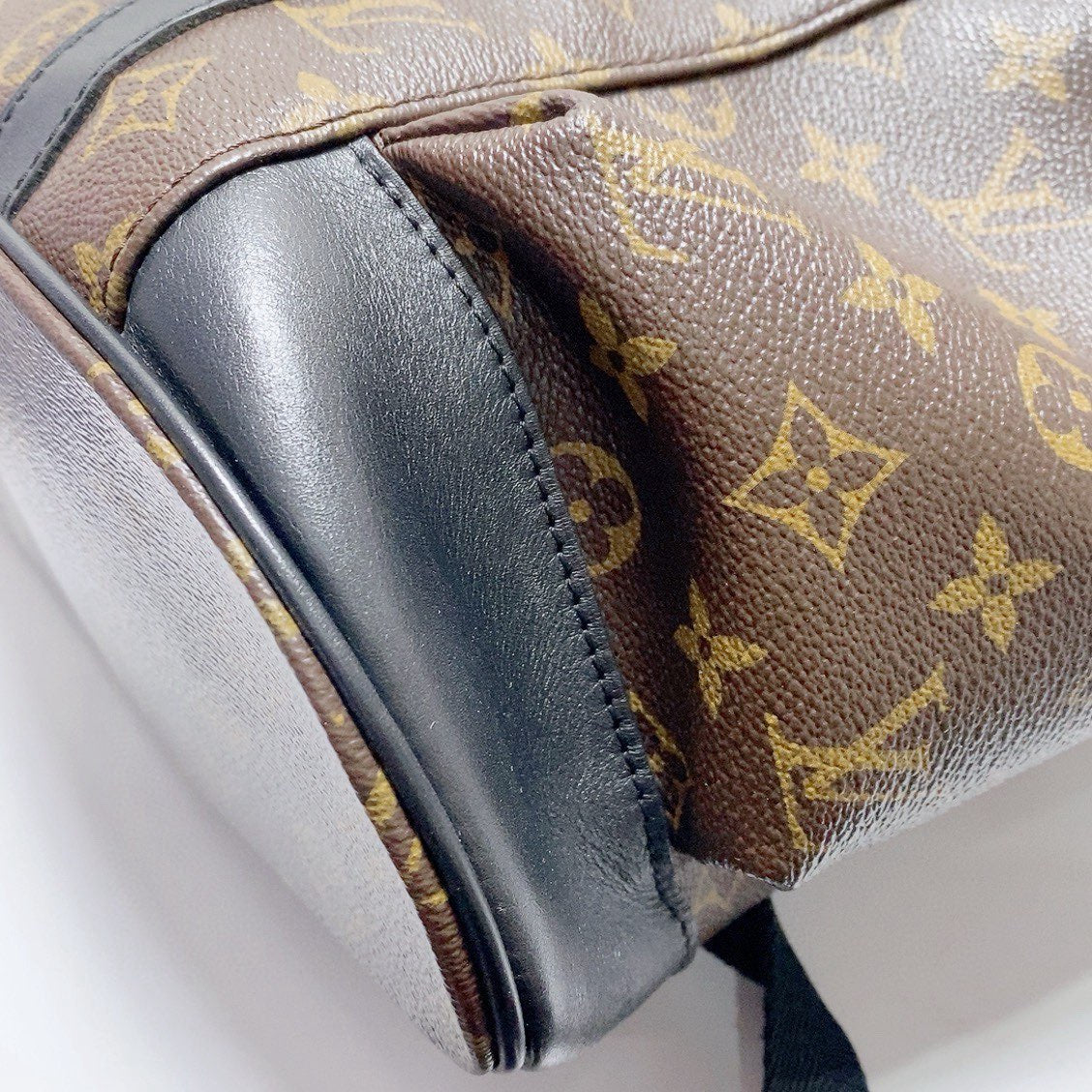 Louis Vuitton - Christopher Monogram Backpack - Monogram coated canvas with black cowhide leather trim - Brown - (Medium)