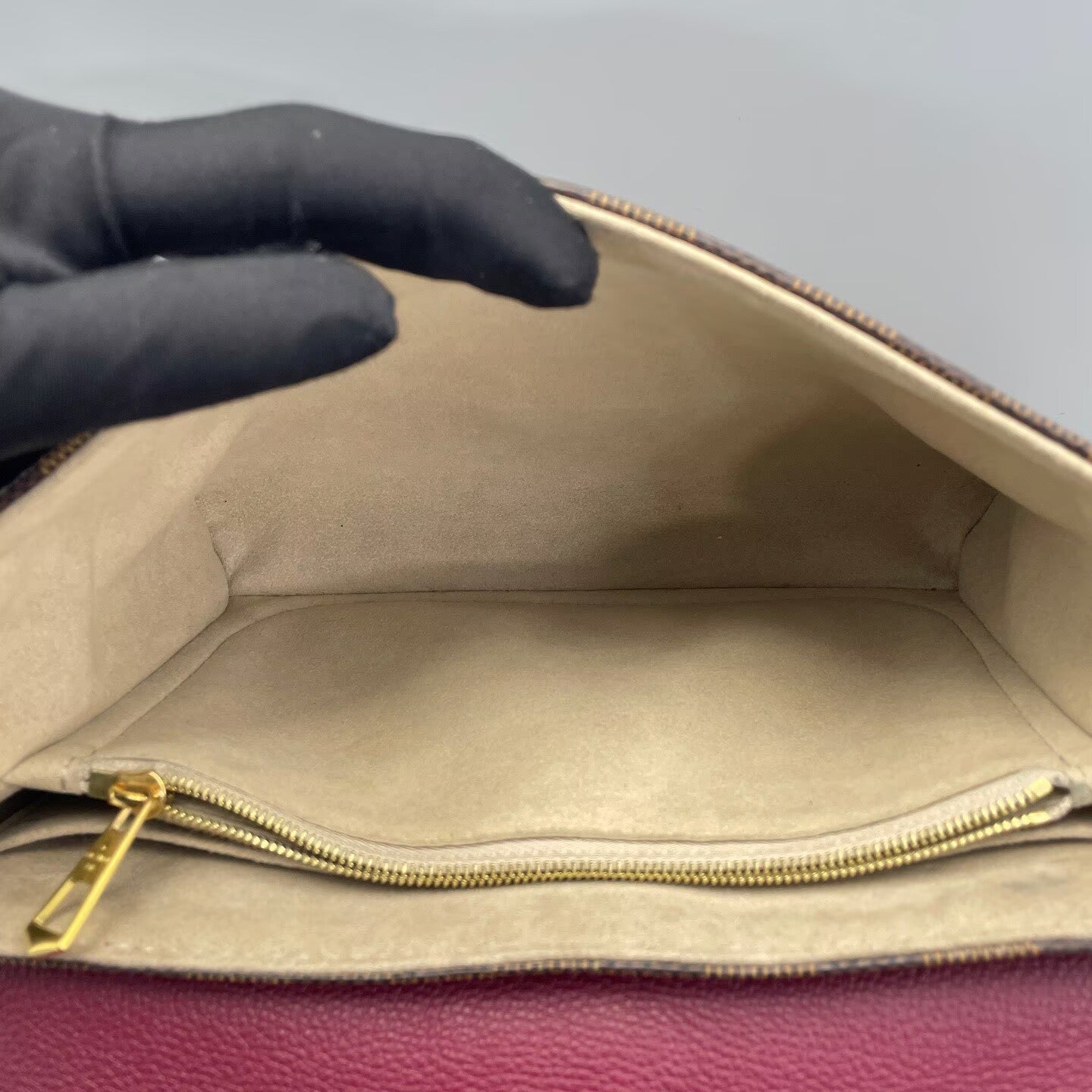 Louis Vuitton - Clapton - Damier Ebène coated canvas with grained leather trim - Brown and Burgundy - (medium)
