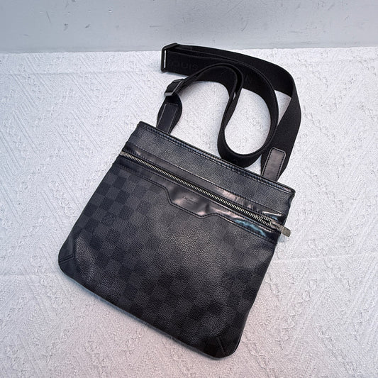 Louis Vuitton - Classic Messenger Bag - Damier Graphite canvas with leather trim - Black - (large)