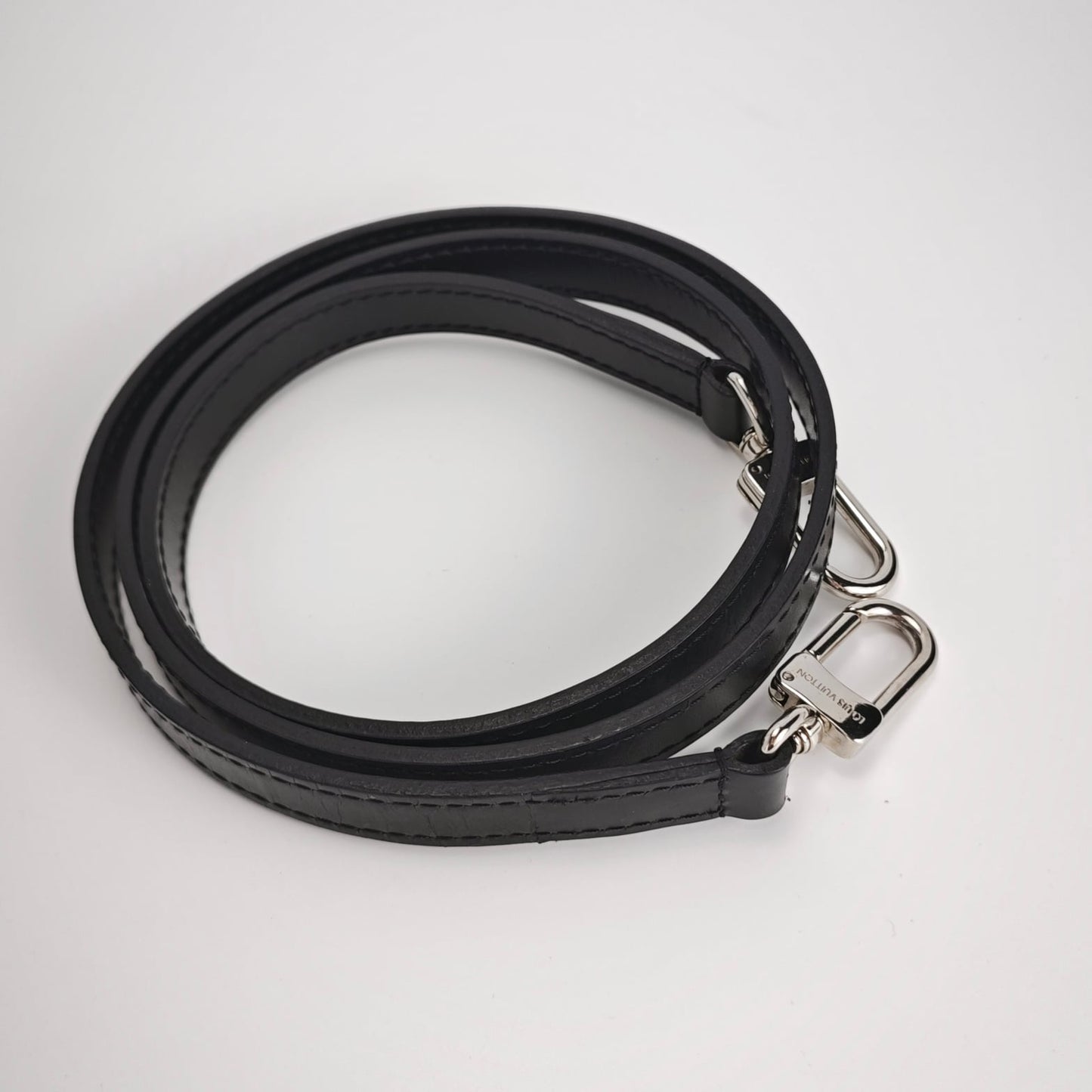Louis Vuitton - Cluny BB - Leather - Black - (medium)