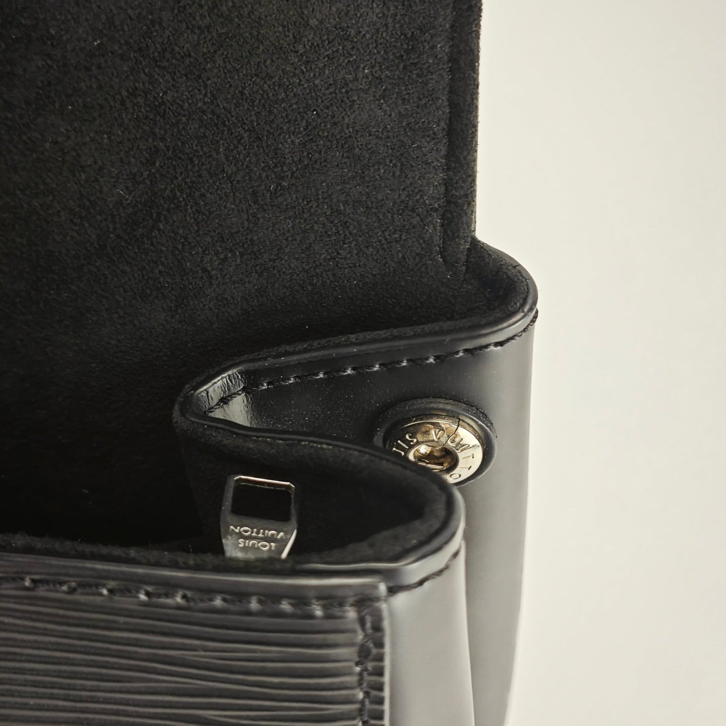 Louis Vuitton - Cluny BB - Leather - Black - (medium)