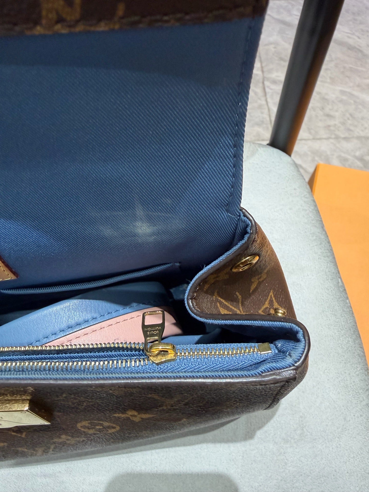 Louis Vuitton - Cluny BB - Monogram coated canvas and cowhide leather - Brown - (Small)