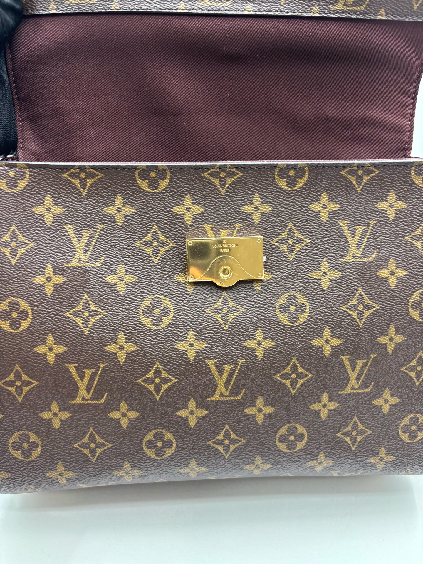 Louis Vuitton - Cluny - Cloth - Brown - (medium)