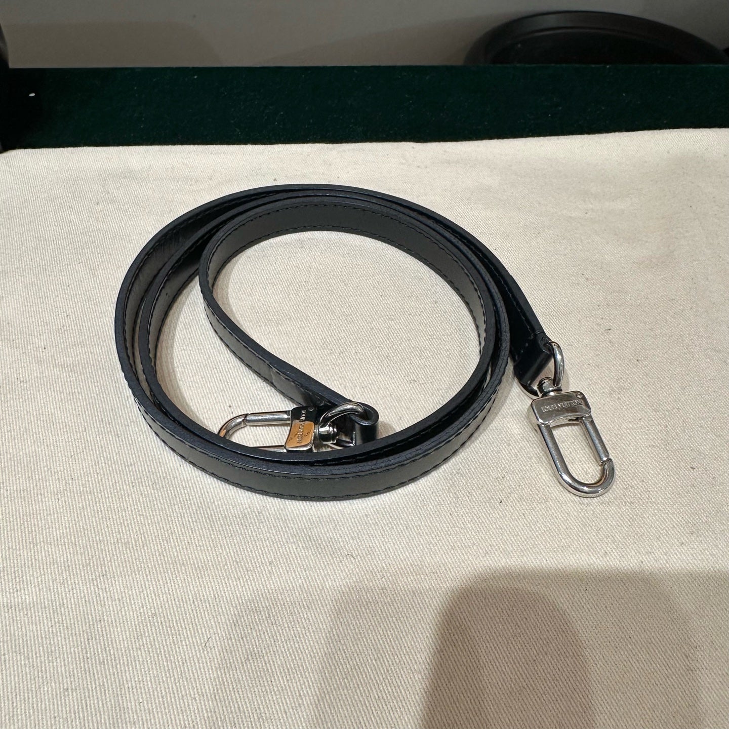 Louis Vuitton - Cluny - Epi leather - Black - (Medium)