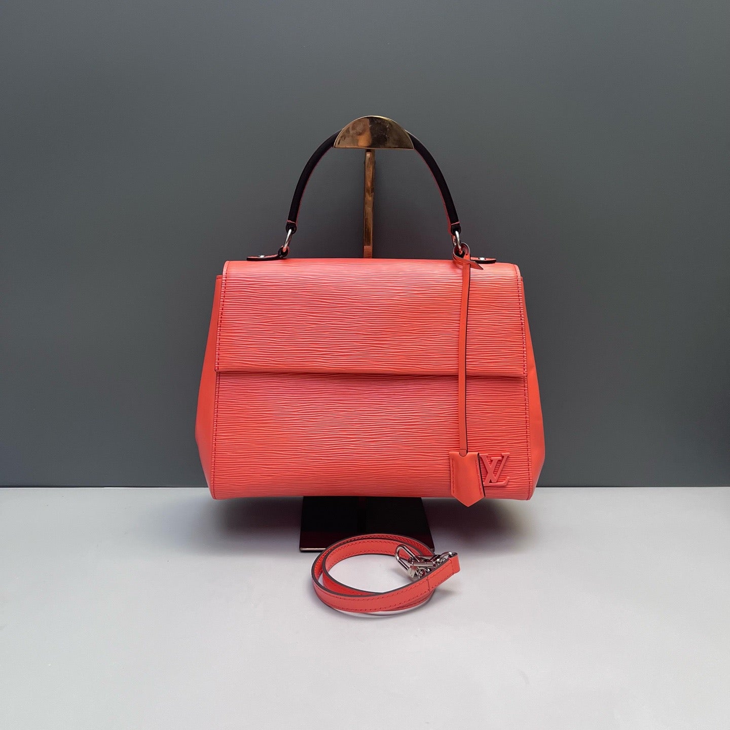 Louis Vuitton - Cluny - Epi Leather - Coral - (Medium)