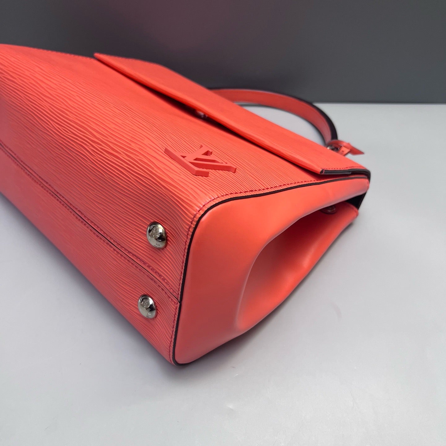 Louis Vuitton - Cluny - Epi Leather - Coral - (Medium)