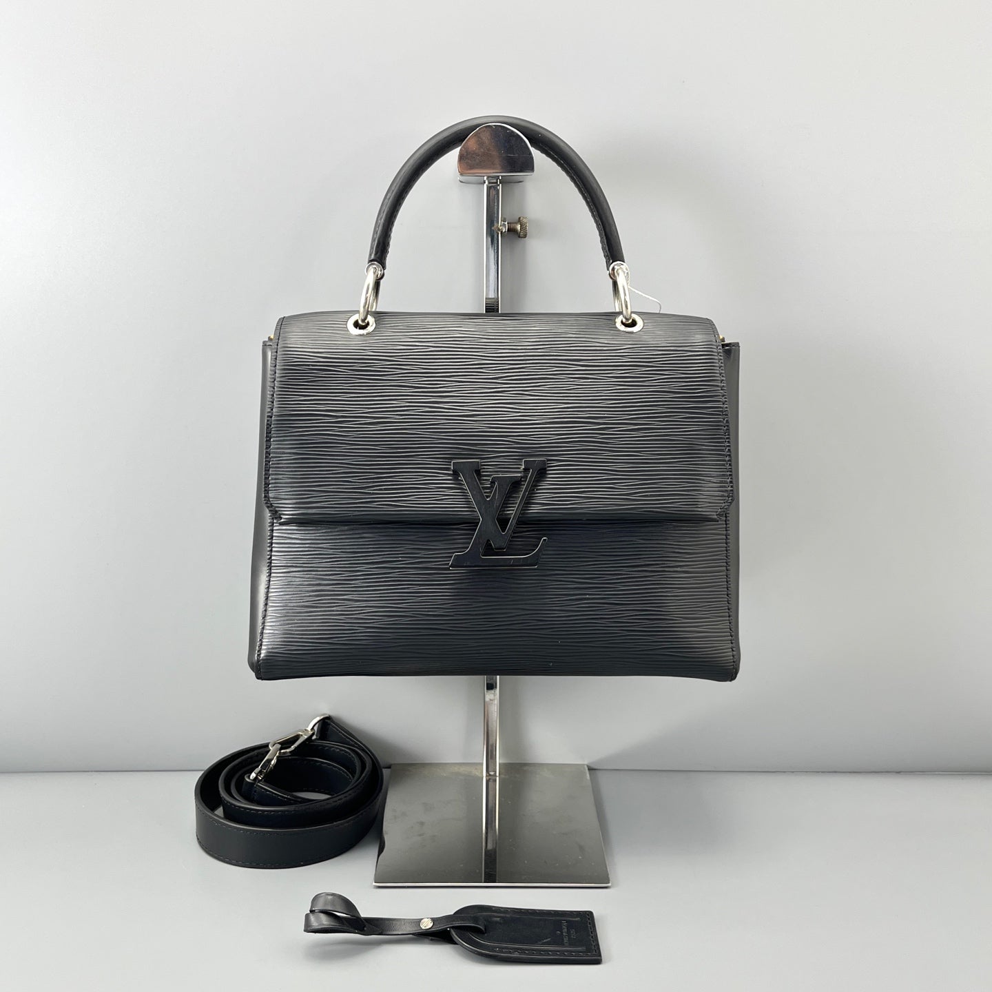 Louis Vuitton - Cluny - Leather - Black - (medium)