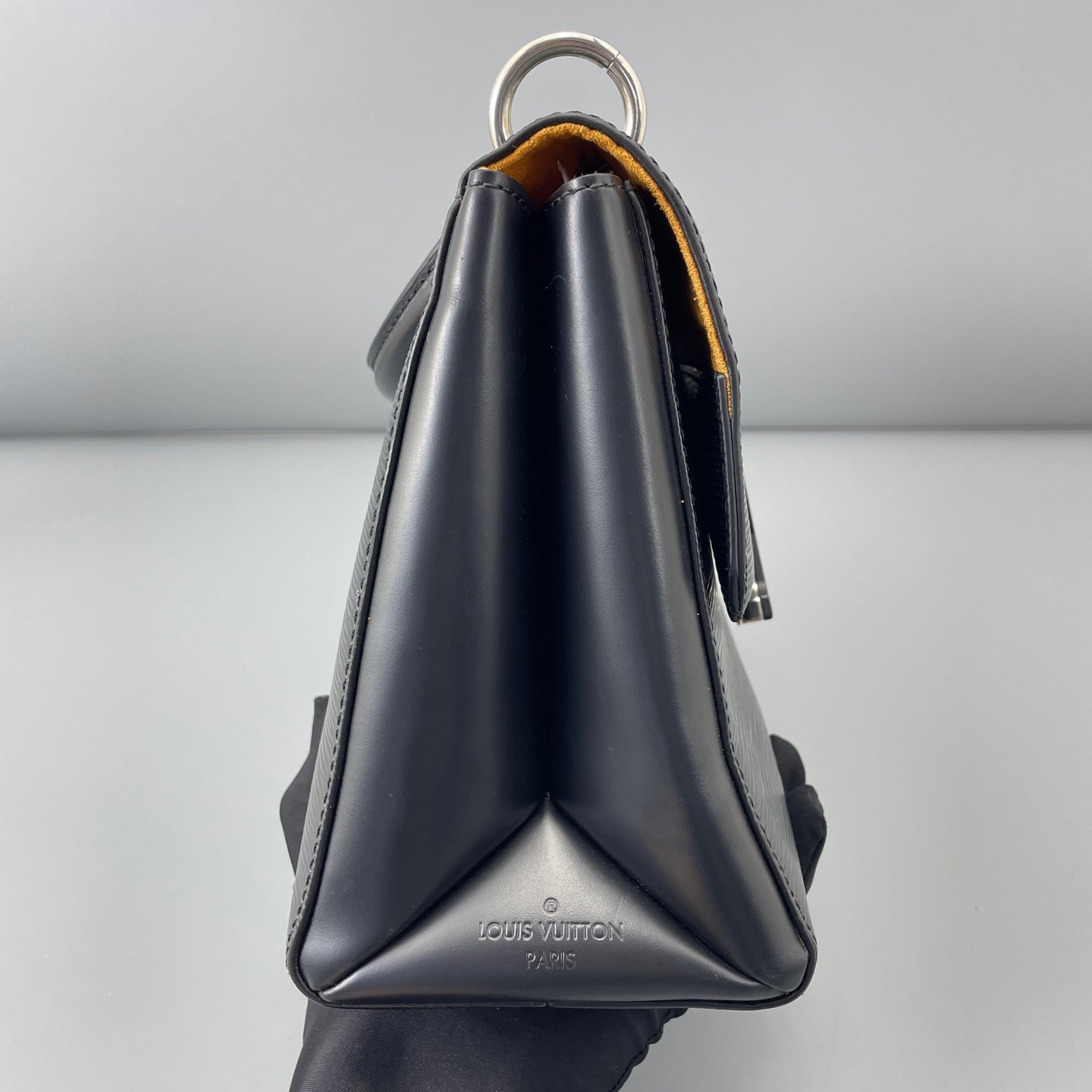 Louis Vuitton - Cluny - Leather - Black - (medium)