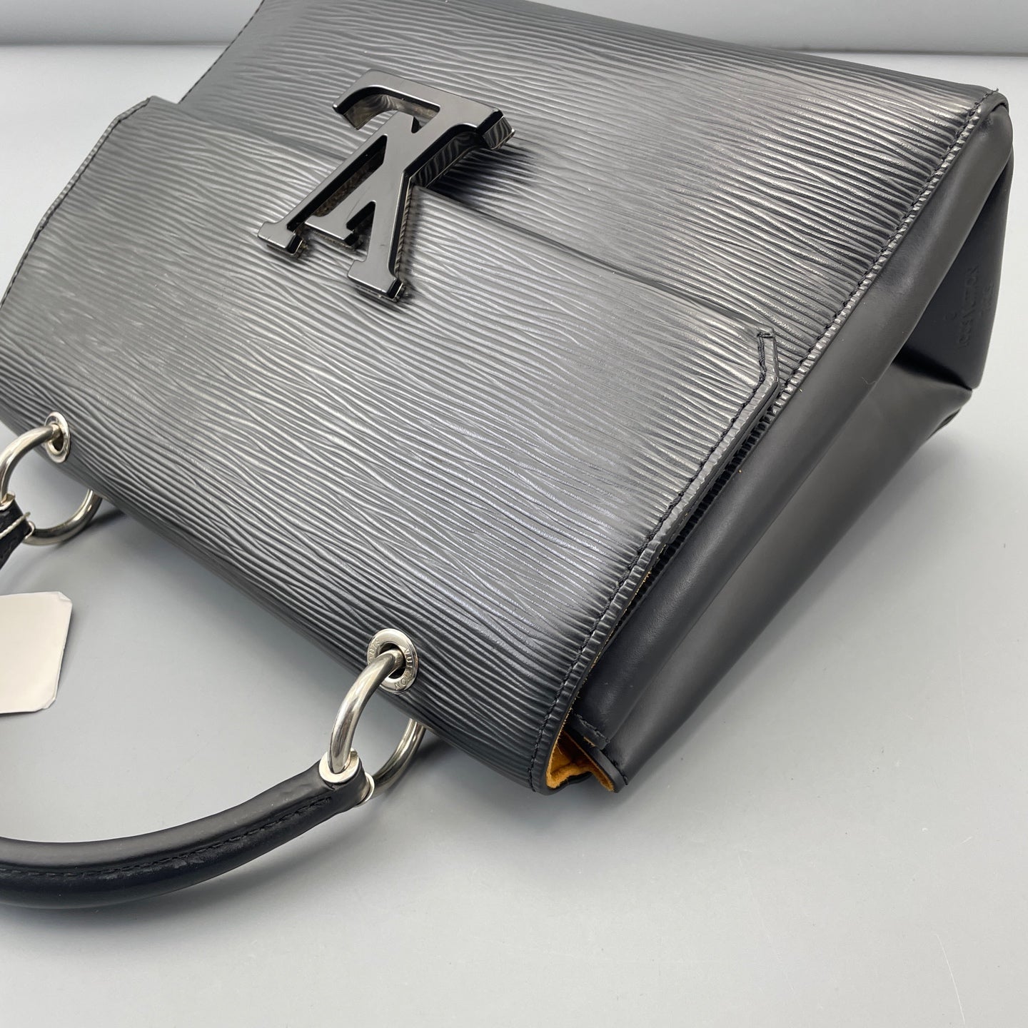 Louis Vuitton - Cluny - Leather - Black - (medium)