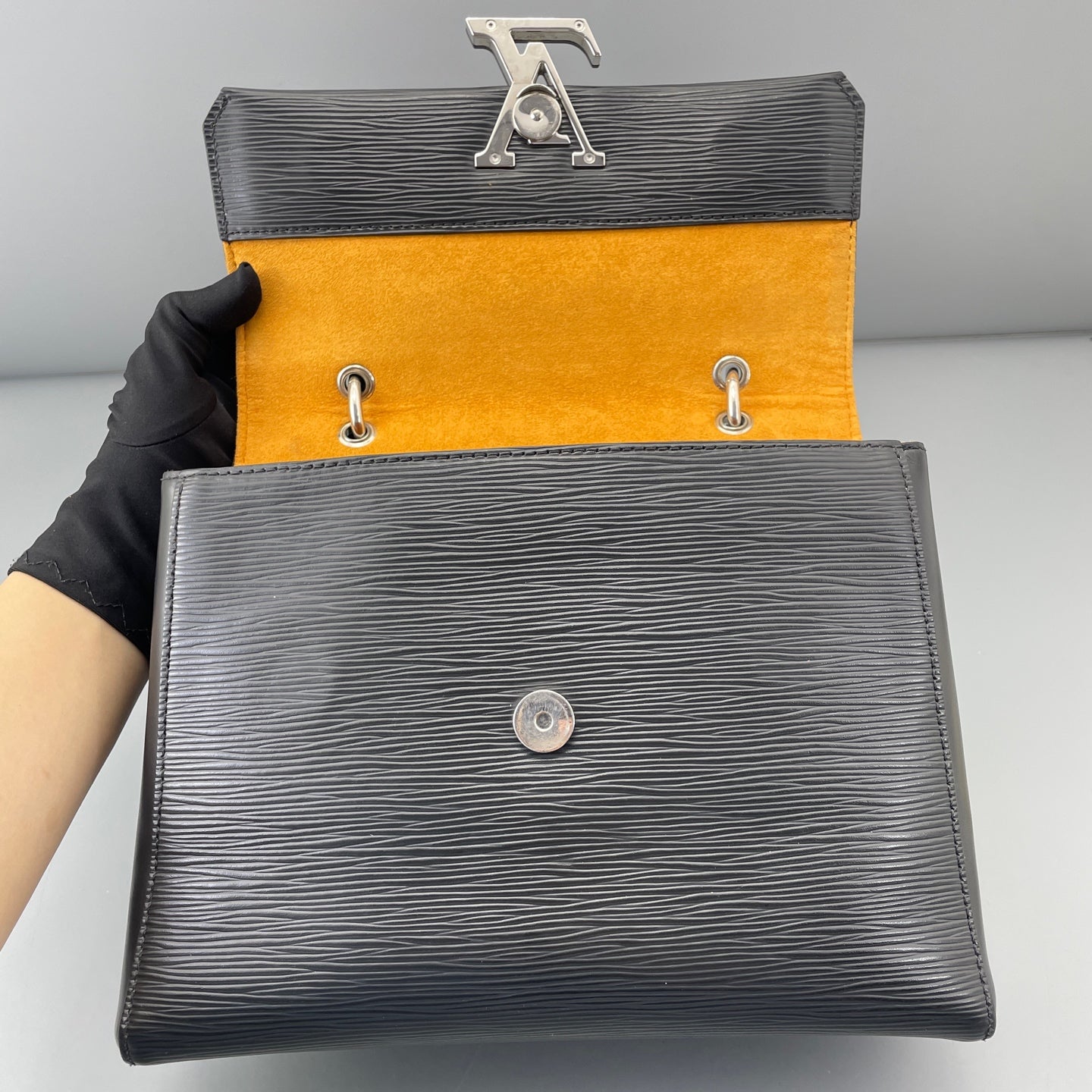 Louis Vuitton - Cluny - Leather - Black - (medium)