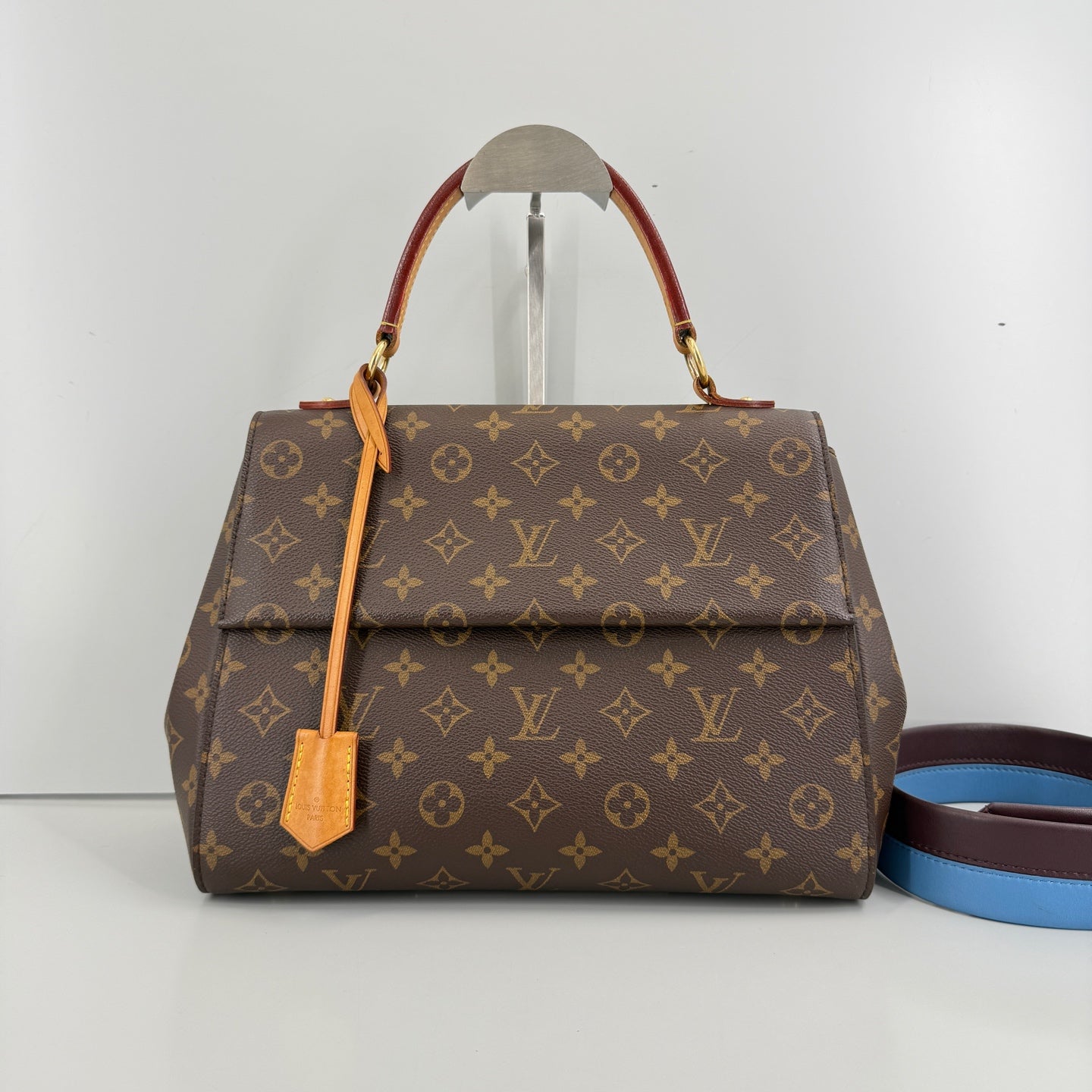Louis Vuitton - Cluny - Leather - Brown - (medium)
