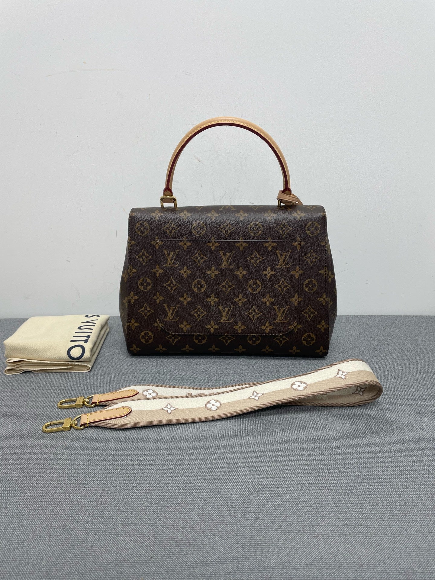 Louis Vuitton - Cluny - Leather - Brown - (medium)