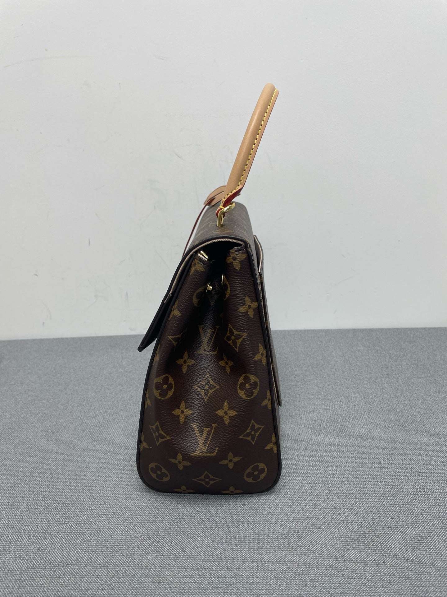 Louis Vuitton - Cluny - Leather - Brown - (medium)