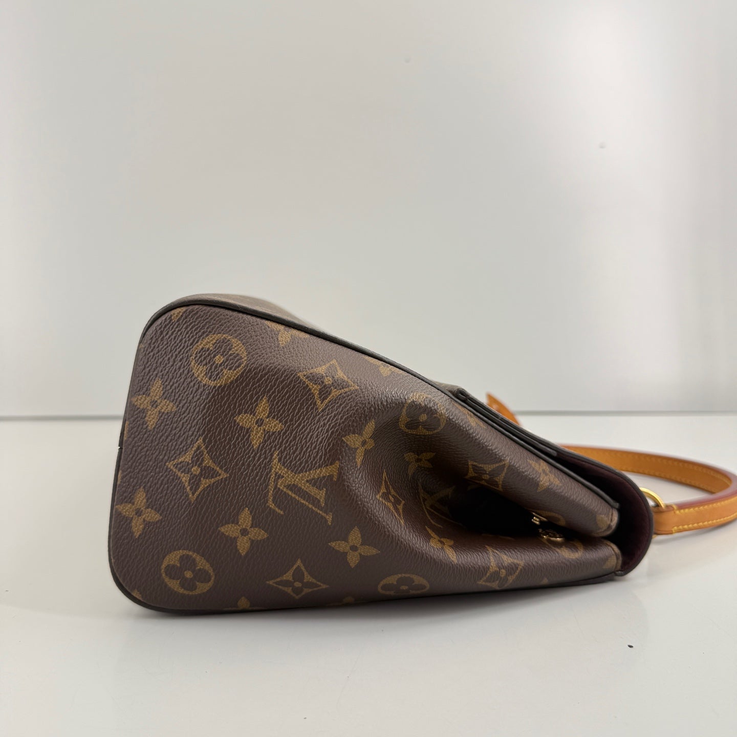 Louis Vuitton - Cluny - Leather - Brown - (medium)