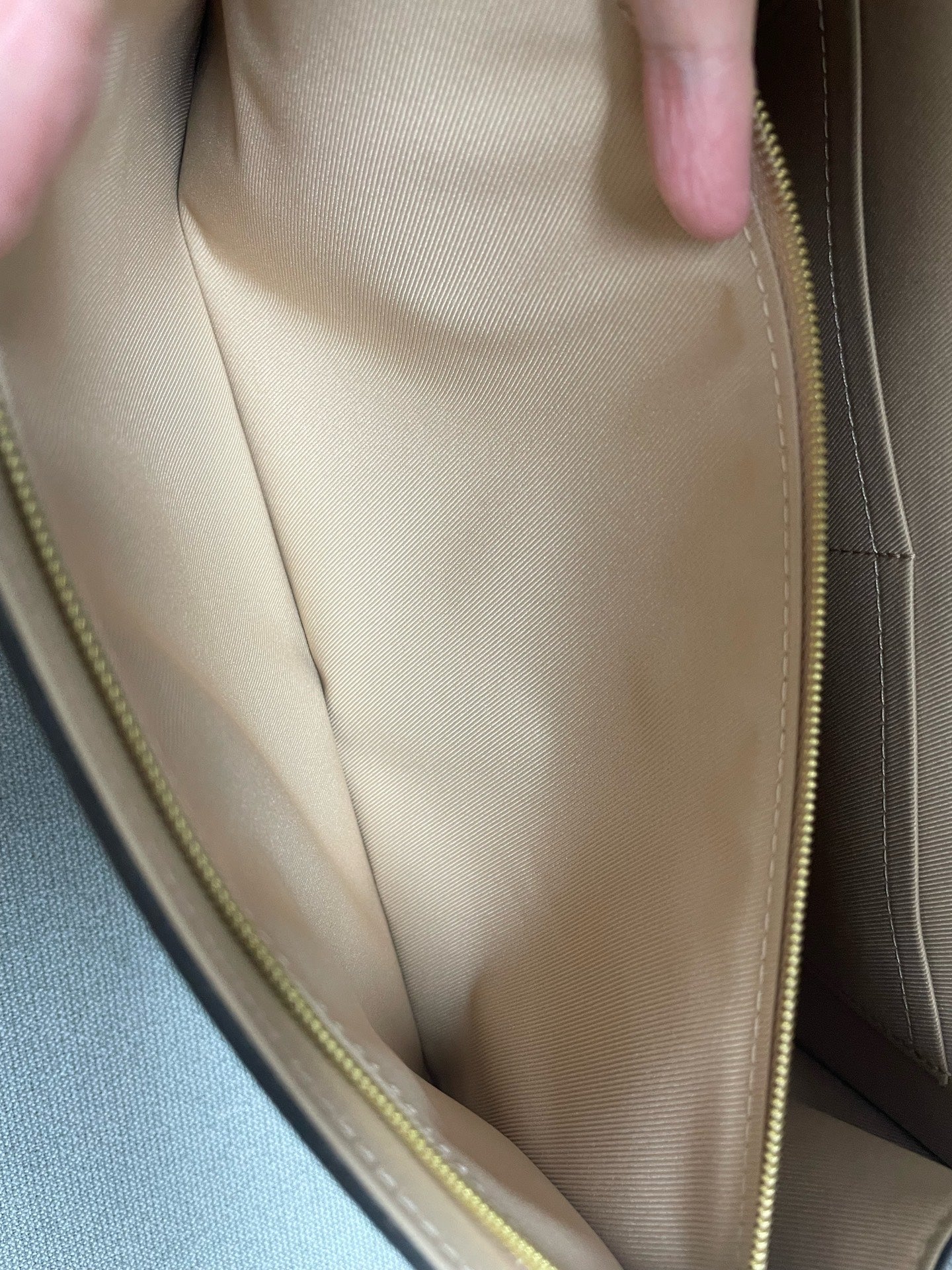 Louis Vuitton - Cluny - Leather - Brown - (medium)