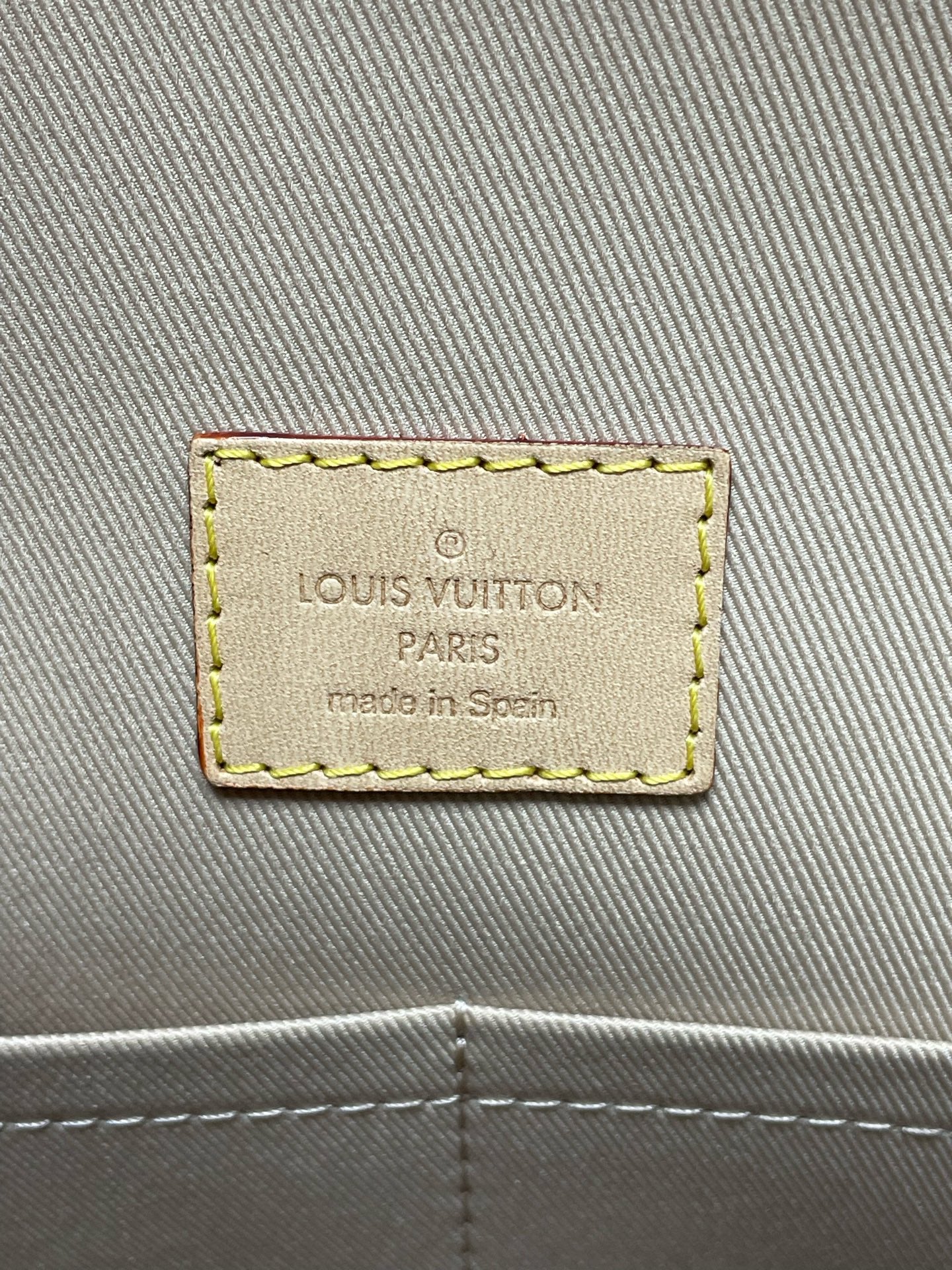 Louis Vuitton - Cluny - Leather - Brown - (medium)