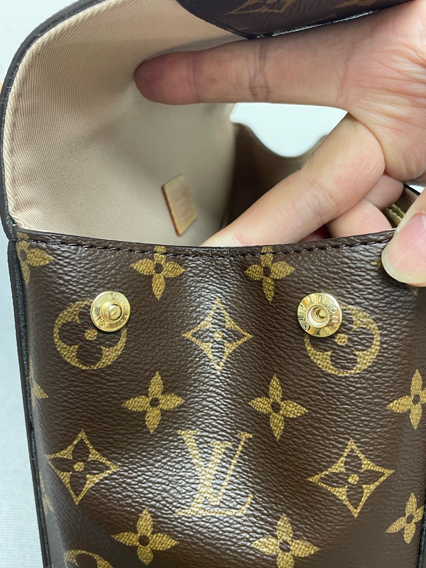 Louis Vuitton - Cluny - Leather - Brown - (medium)