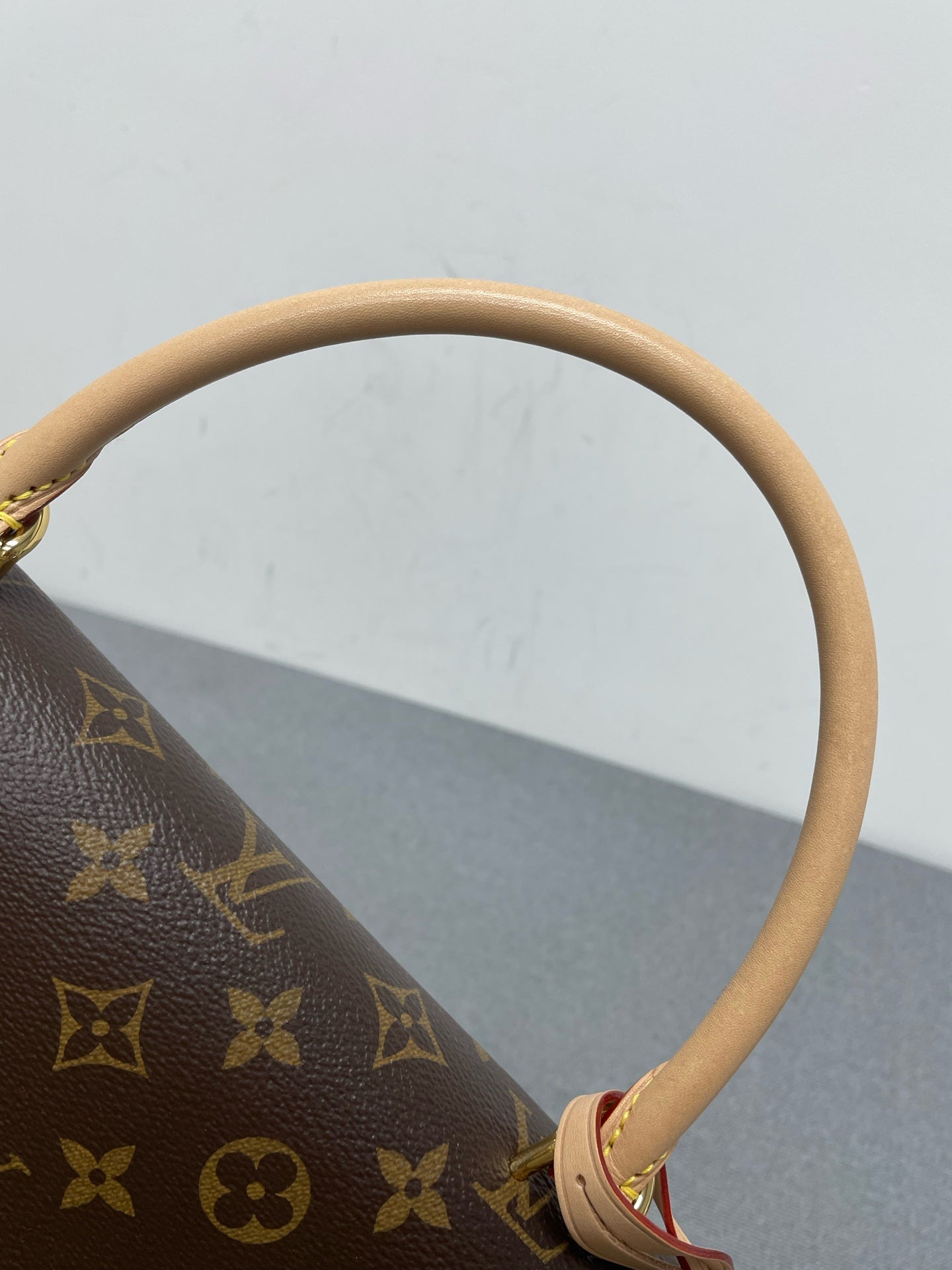 Louis Vuitton - Cluny - Leather - Brown - (medium)