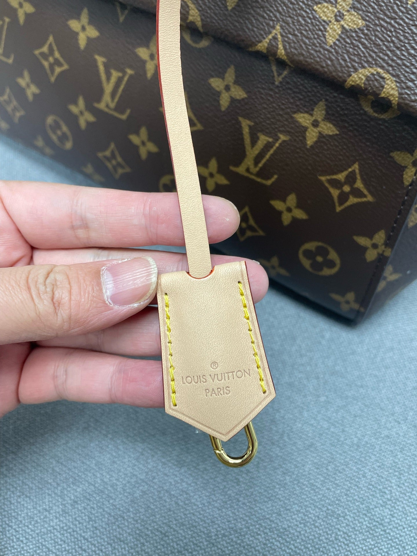 Louis Vuitton - Cluny - Leather - Brown - (medium)