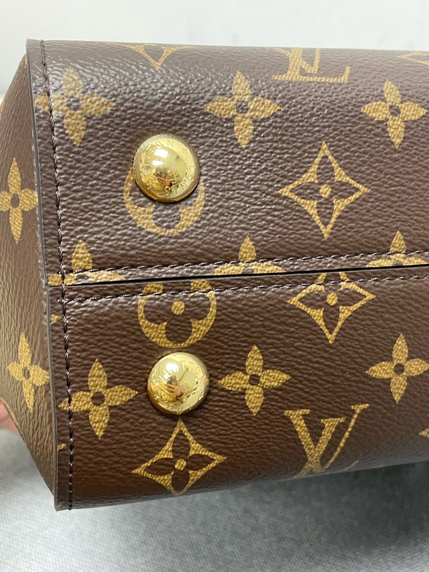 Louis Vuitton - Cluny - Leather - Brown - (medium)