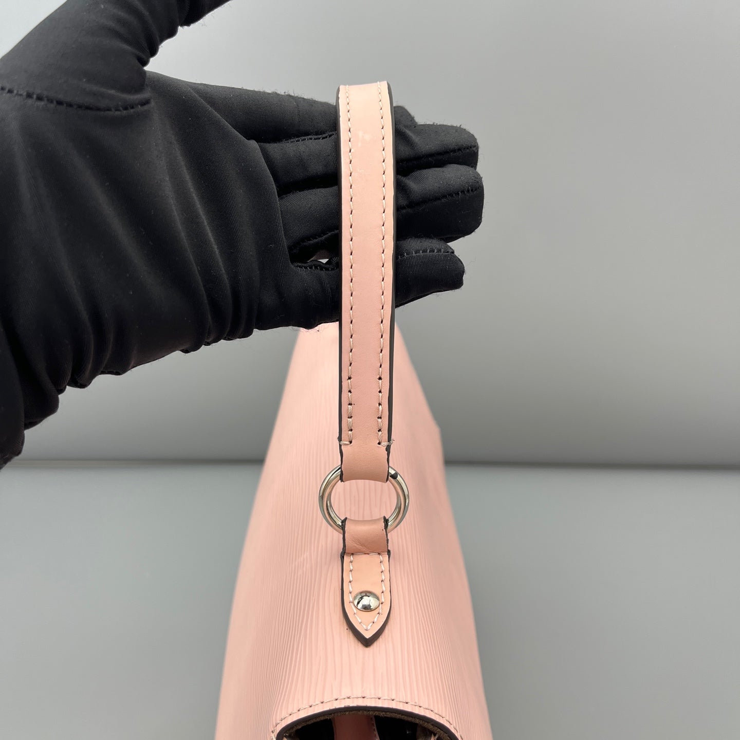 Louis Vuitton - Cluny - Leather - Pink - (medium)