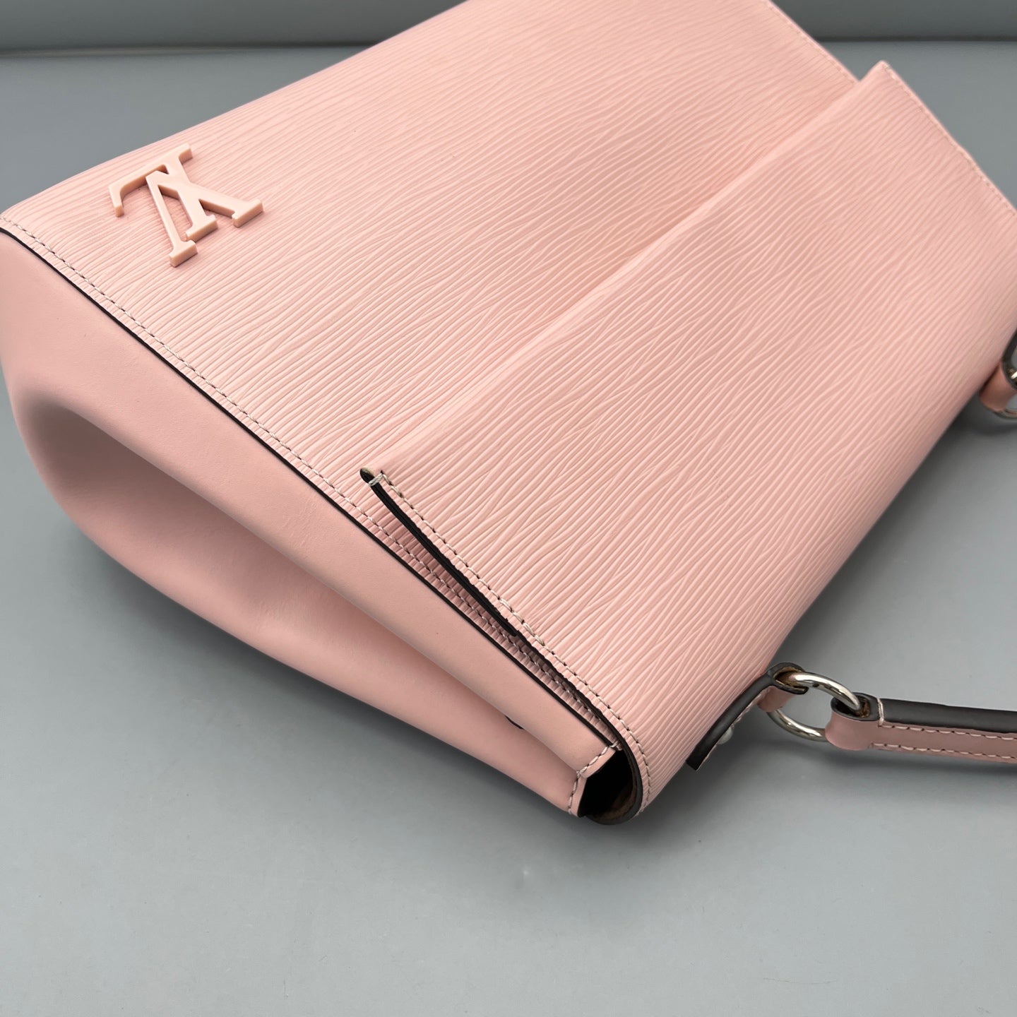 Louis Vuitton - Cluny - Leather - Pink - (medium)