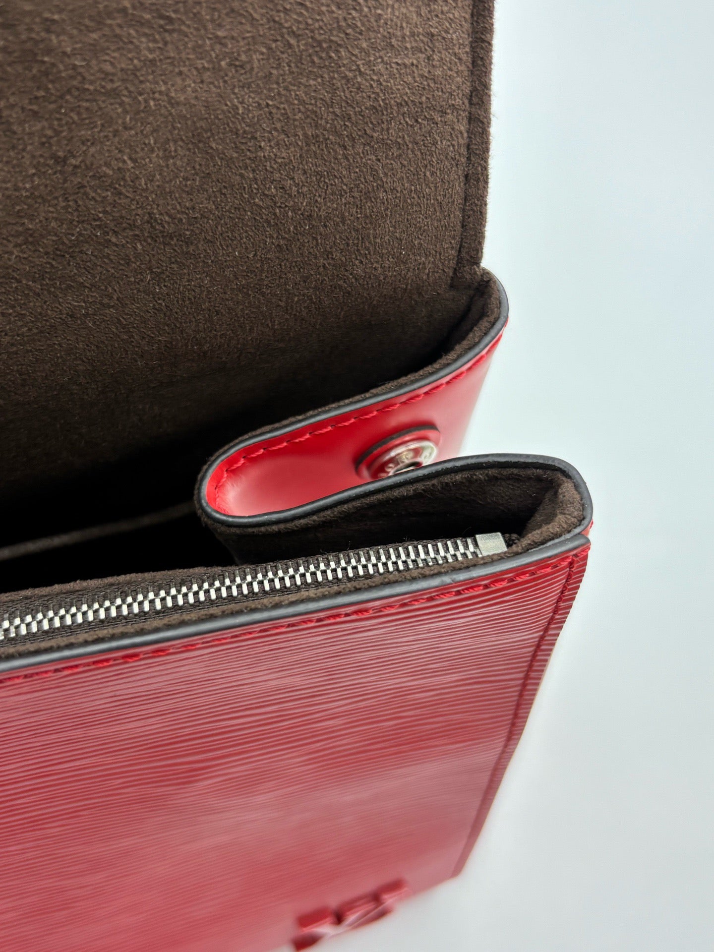 Louis Vuitton - Cluny - Leather - Red - (medium)