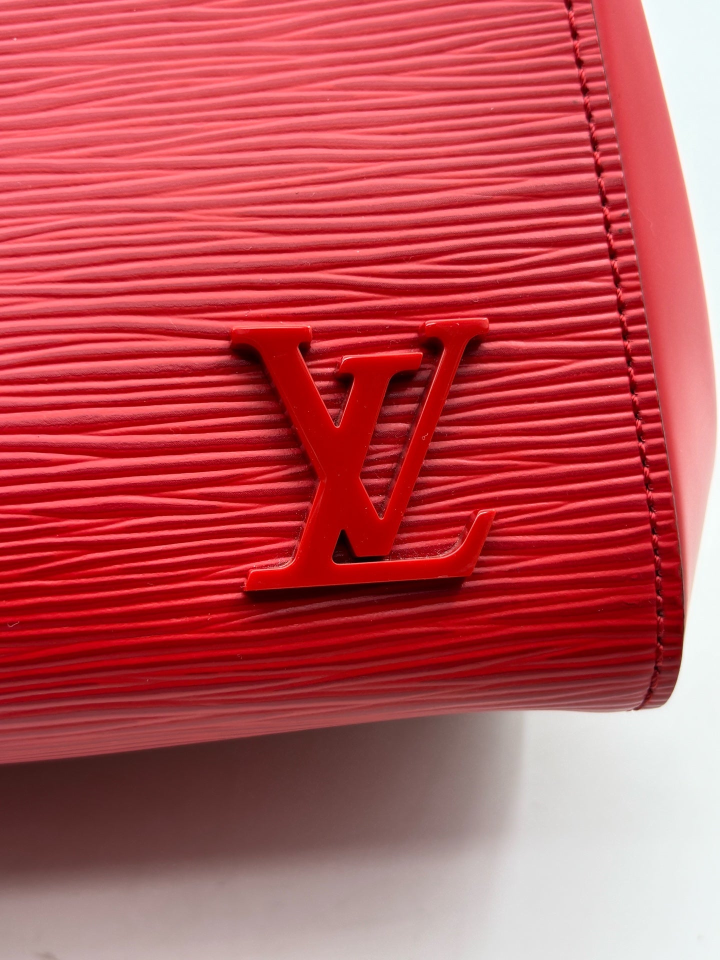 Louis Vuitton - Cluny - Leather - Red - (Medium)