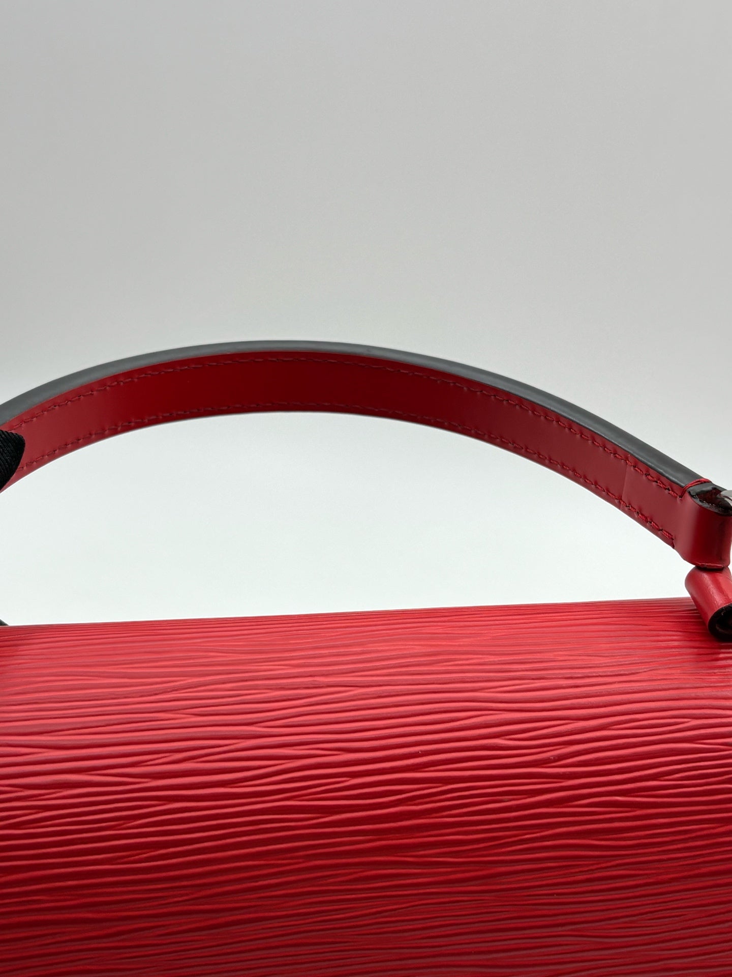 Louis Vuitton - Cluny - Leather - Red - (Medium)
