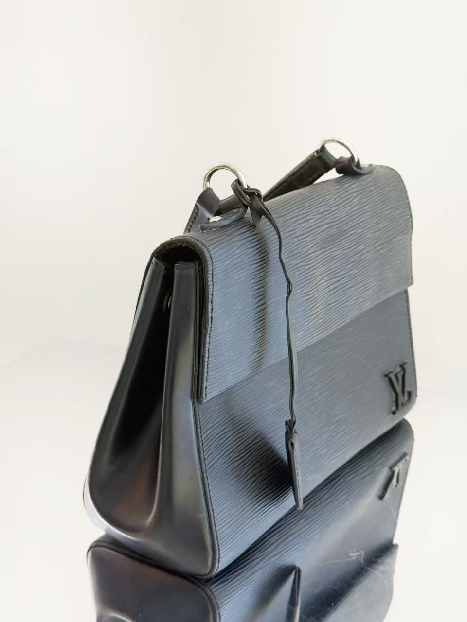 Louis Vuitton - Cluny MM - Epi leather - Black - (medium)