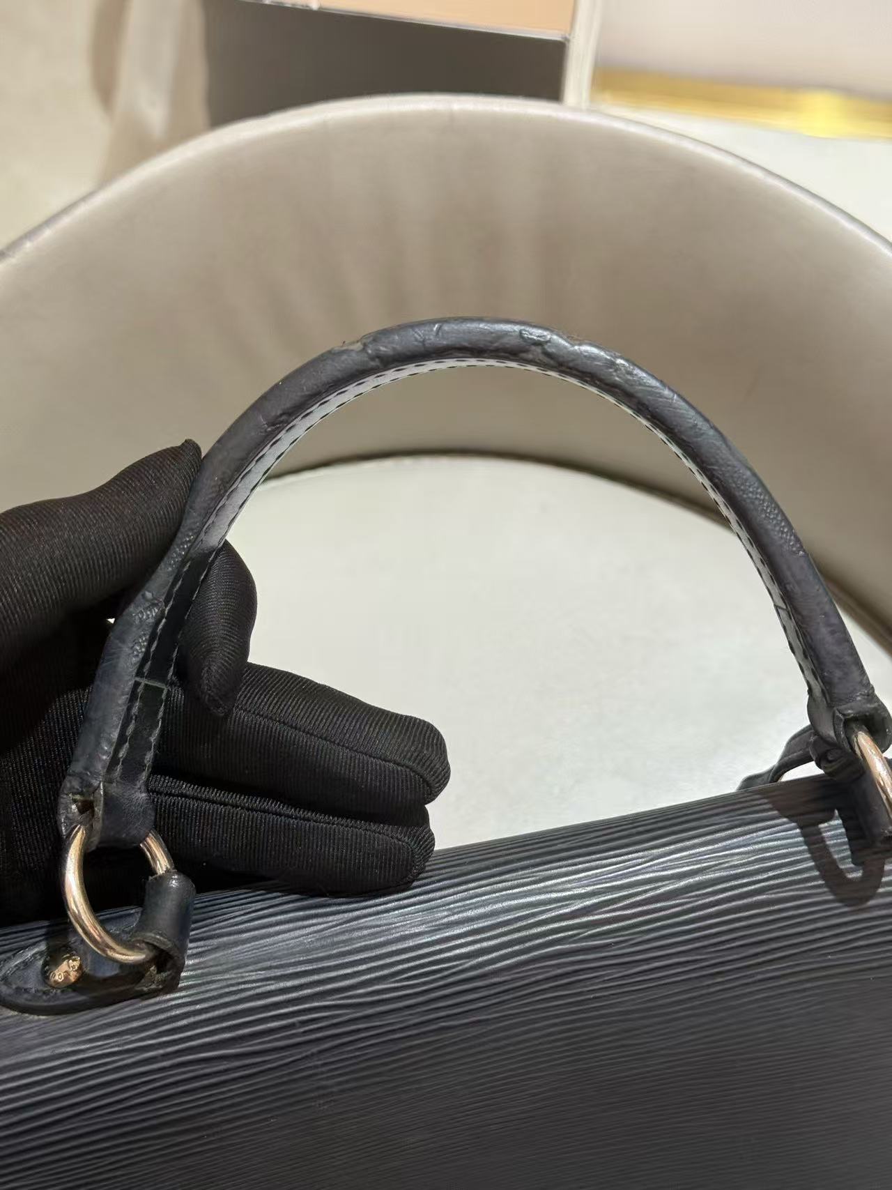 Louis Vuitton - Cluny MM - Epi leather - Black - (medium)