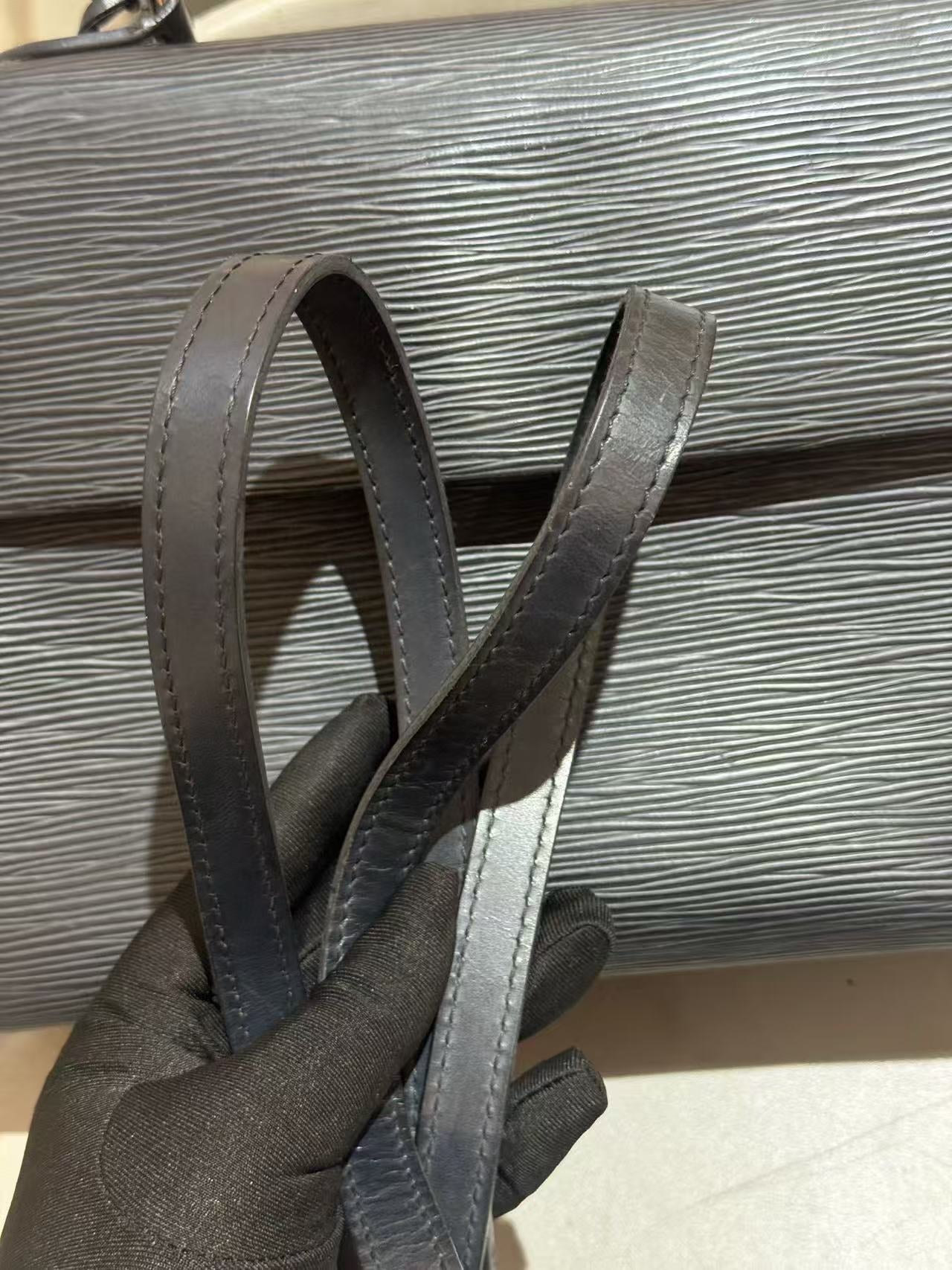 Louis Vuitton - Cluny MM - Epi leather - Black - (medium)