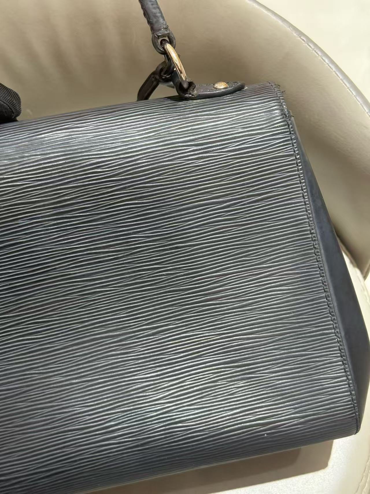 Louis Vuitton - Cluny MM - Epi leather - Black - (medium)