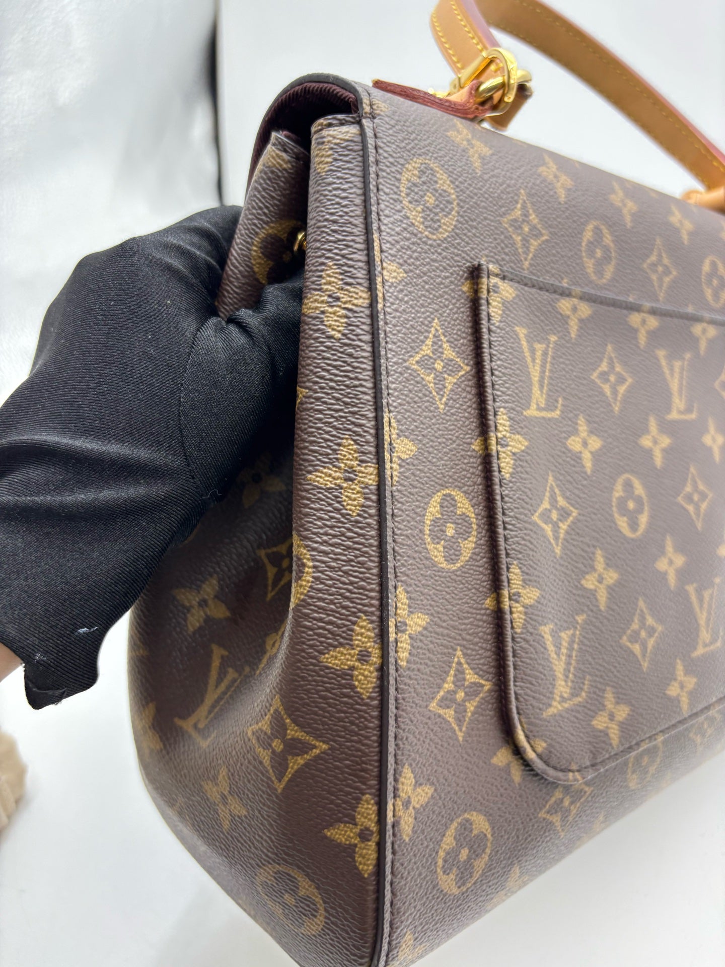 Louis Vuitton - Cluny MM - Leather - Brown - (medium)