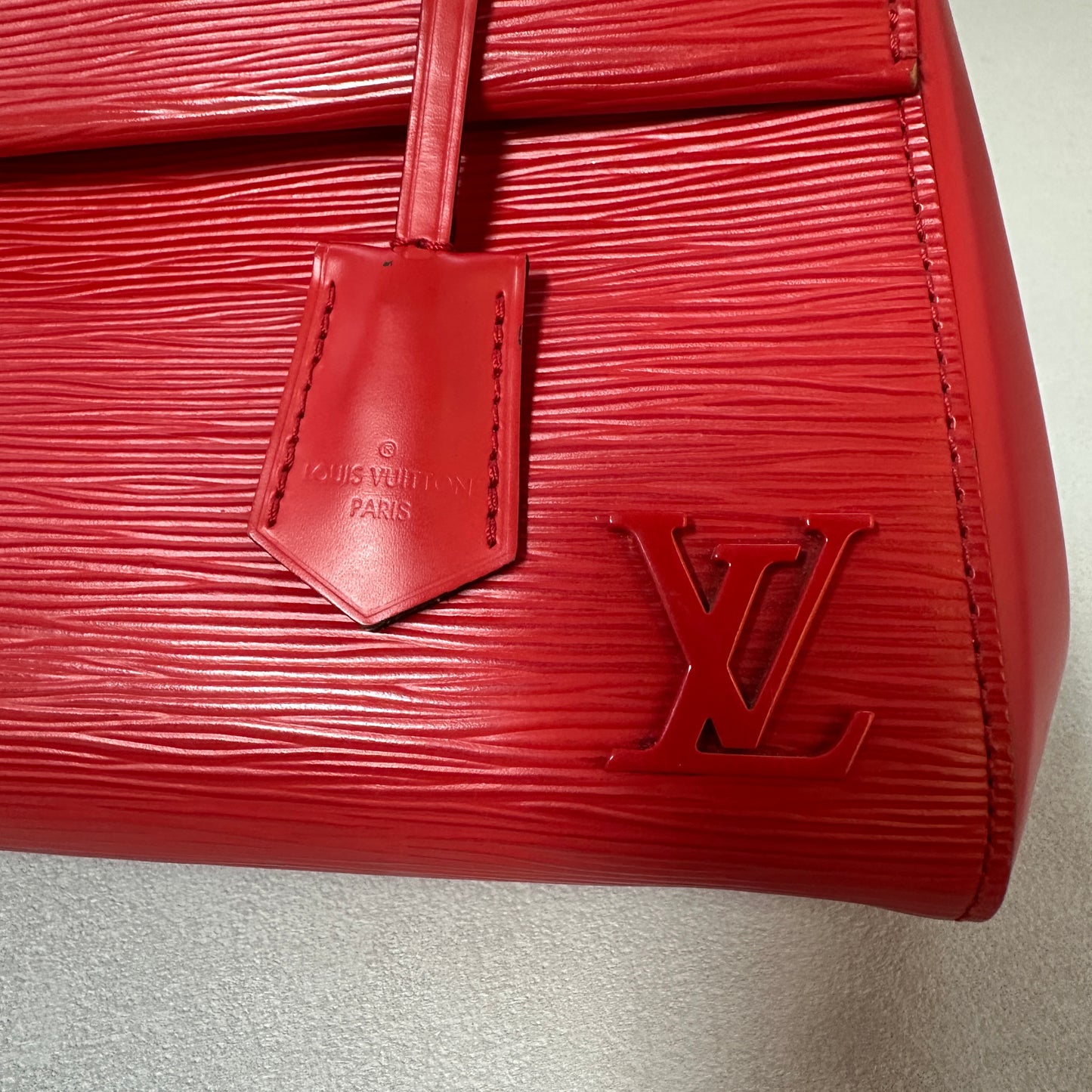 Louis Vuitton - Cluny MM - Leather - Red - (medium)