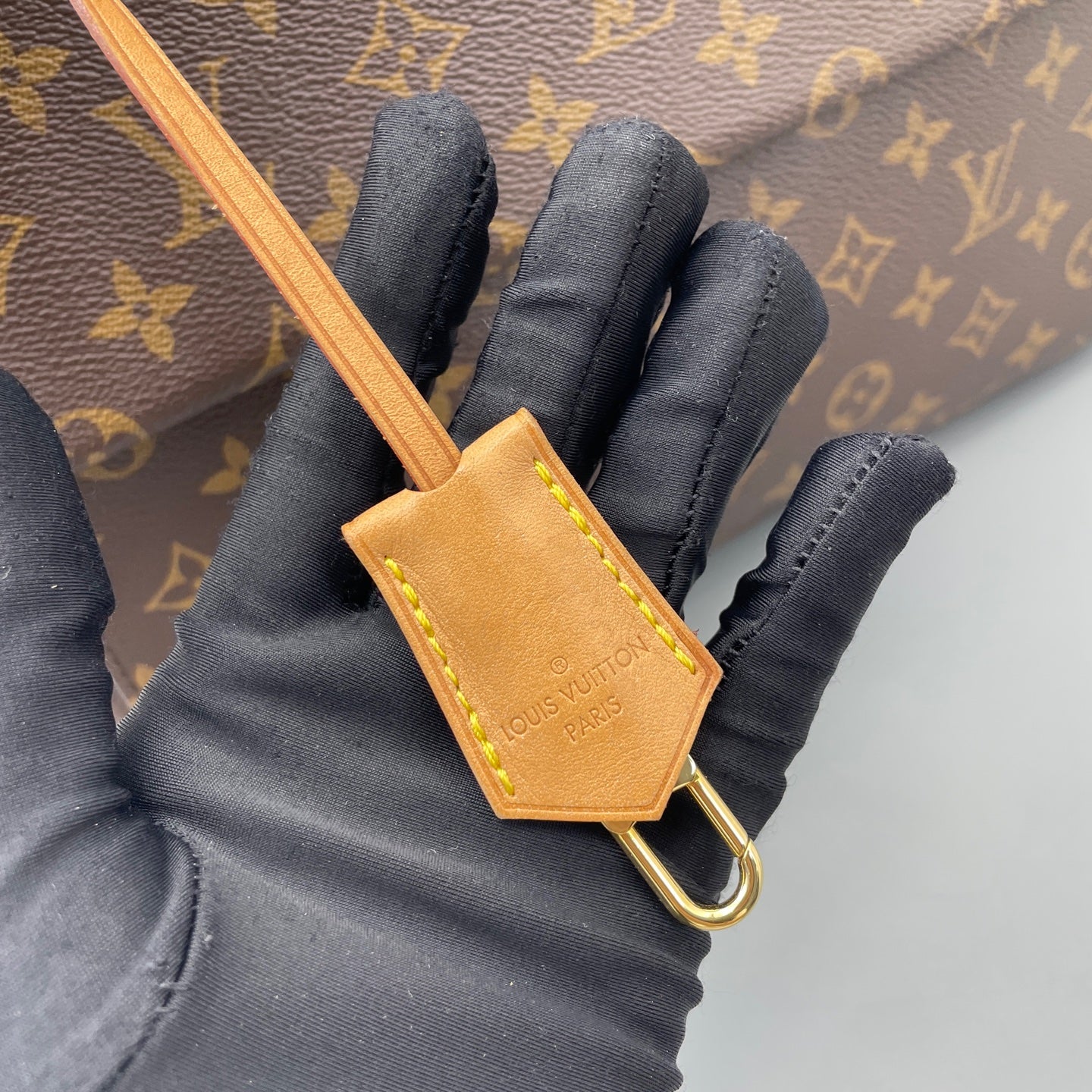 Louis Vuitton - Cluny MM - Synthetic - Brown - (medium)