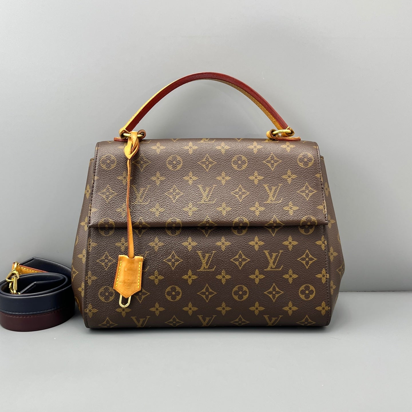 Louis Vuitton - Cluny - Synthetic - Brown - (Medium)