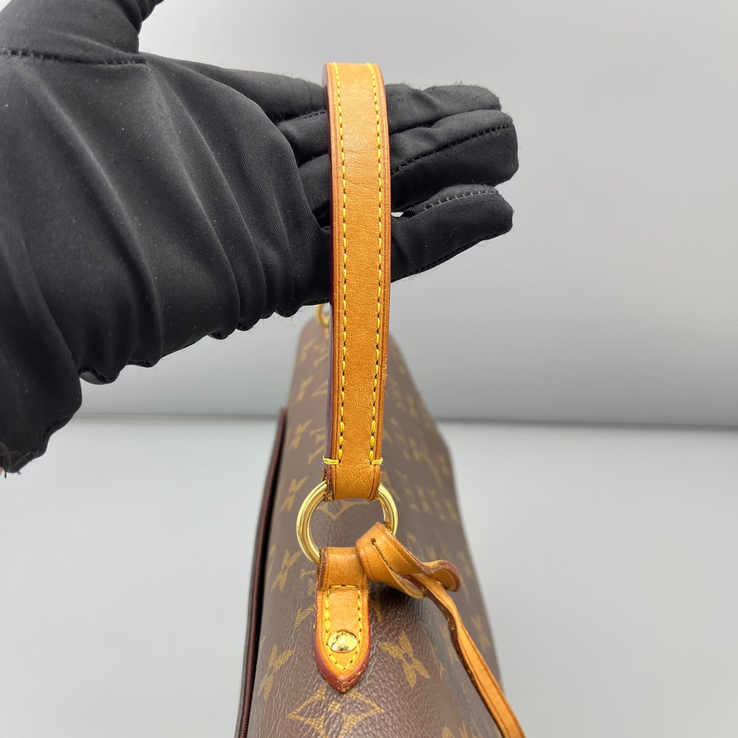 Louis Vuitton - Cluny - Synthetic - Brown - (Medium)