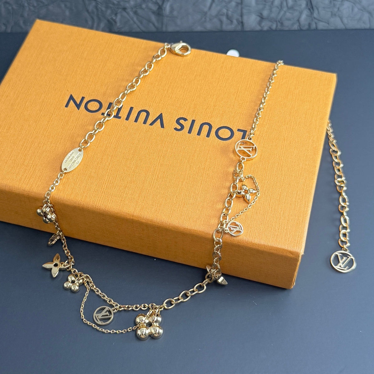 Louis Vuitton - Collier Fleur Monogram - Gold plated - Gold
