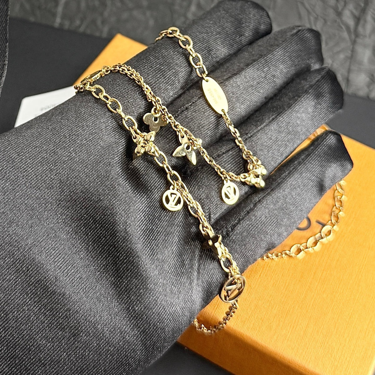 Louis Vuitton - Collier Fleur Monogram - Gold plated - Gold