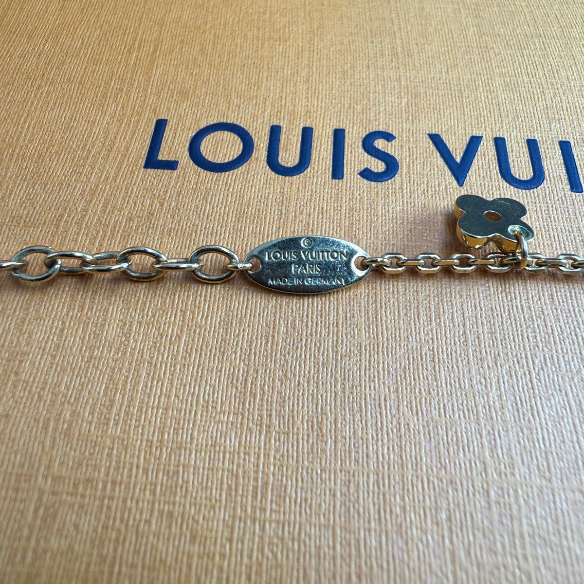 Louis Vuitton - Collier Fleur Monogram - Gold plated - Gold